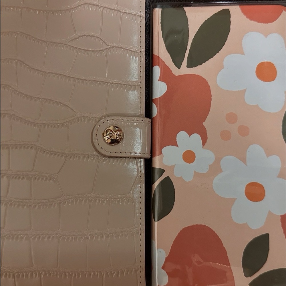 Elegant Beige Croc-Embossed Women's Clutch